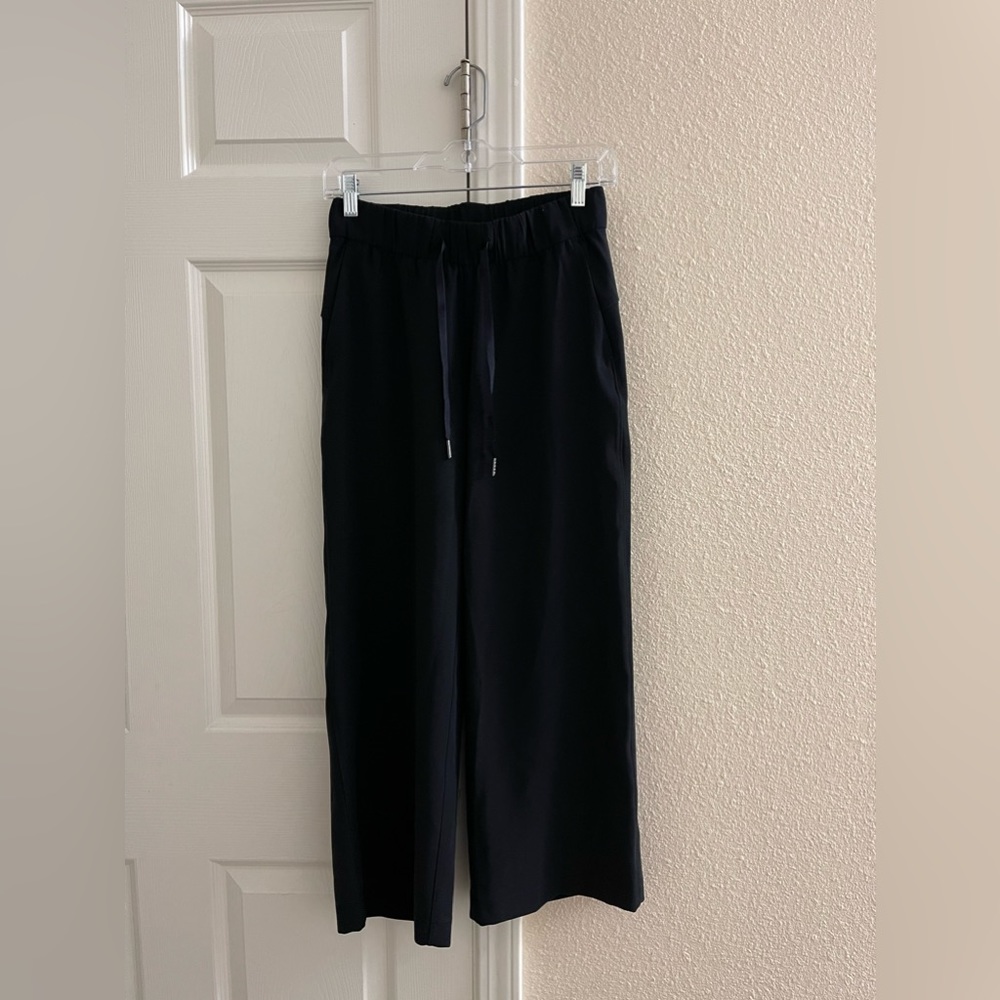 LULULEMON wide leg capri
